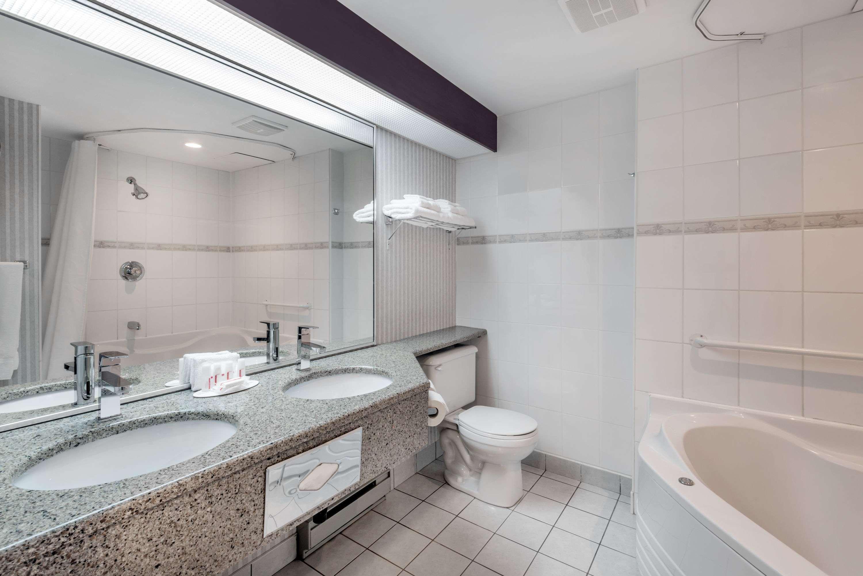 Hotel Ramada Plaza By Wyndham Gatineau/Manoir Du Casino Zewnętrze zdjęcie